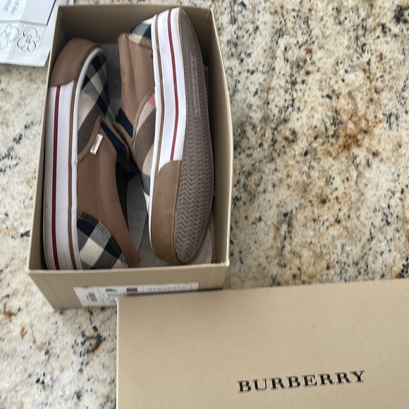 Burberry Women’s check slip-on sneaker size euro 37/ US 6.5 - Picture 7 of 7